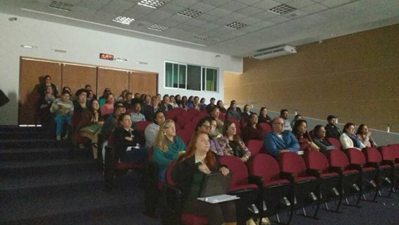 Mesa redonda e sessão de cinema em Balsa Nova
