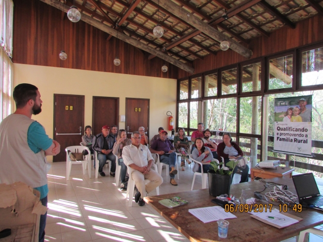 Curso sobre a cultura do morangueiro