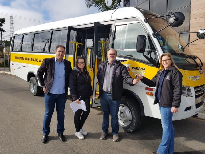 Secretaria Municipal de Assistência Social adquire ônibus