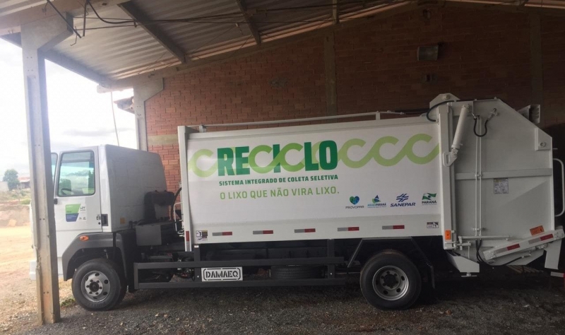 Balsa Nova recebe caminhão para a coleta  de lixo