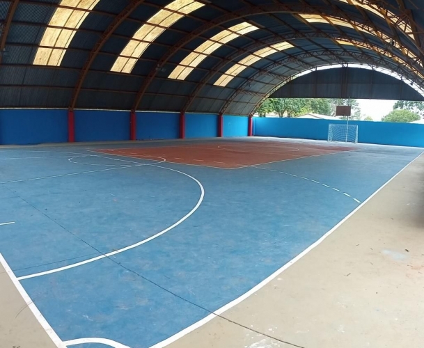 Pintura e reparos na quadra de esporte